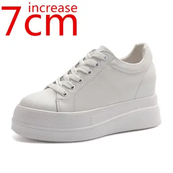 Спортна Малка бяла обувки, Пролетно дамски обувки на нов стил, увеличена с 7 см, обувки от волска кожа, подобно на гъба обувки дантела, които ежедневни обувки