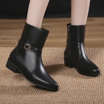 Модни дамски обувки с остри пръсти 2023, Висококачествени Дамски черни ботуши, Зимни Топли обувки на платформа, удобни ботуши с цип на квадратен ток.
