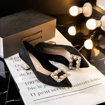 Нови Модни обувки на висок ток с перлената диамантена тока и остри пръсти; Лятна дизайнерски обувки; Дамски обувки-лодка луксозна марка за сватбени партита;