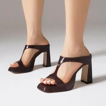 Дамски сандали голям размер Oversize с квадратни пръсти на дебелите ток и дебела подметка с минималистичен дизайн