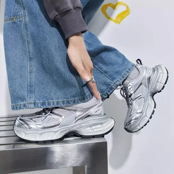 Маратонки Нови Корейски Окото дишащи обувки за баща на платформата, женски студентски ежедневни спортни маратонки сребрист цвят на дебела подметка